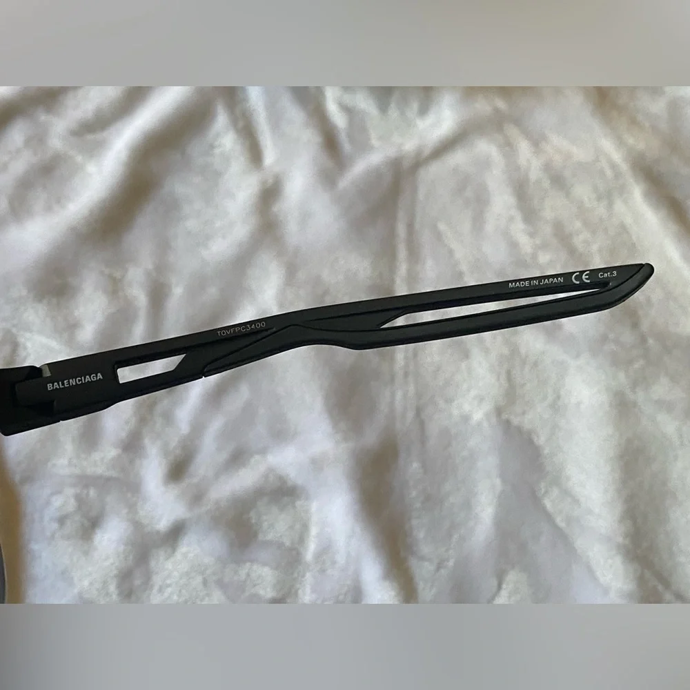 BALENCIAGA SUNGLASSES - Picture 7 of 7